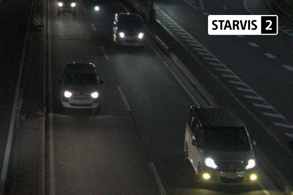 An image of vehicles driving at night, captured using a camera with STARVIS 2 technology