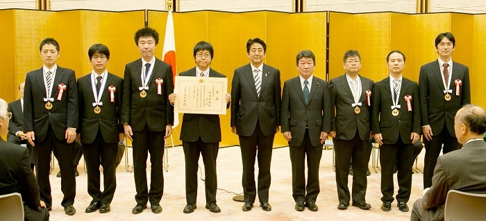 9月18日、首相官邸での表彰式にて記念撮影